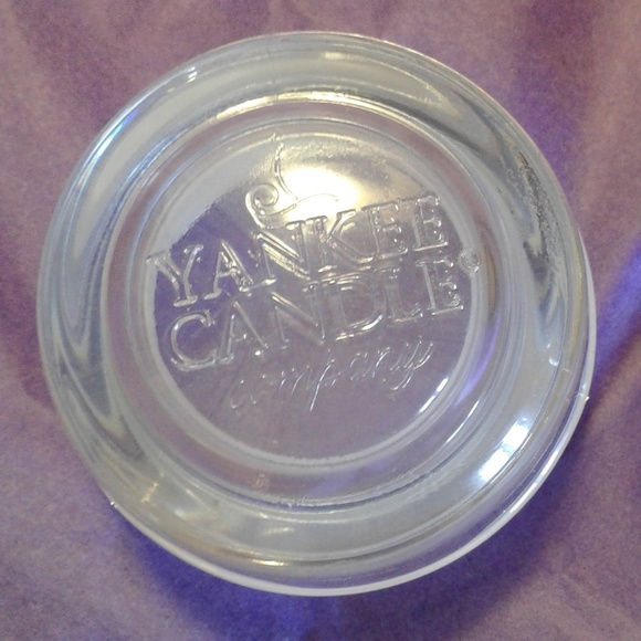 🏡 Yankee Candle Housewarmer Scented Candle 🏡 - Picture 5 of 6